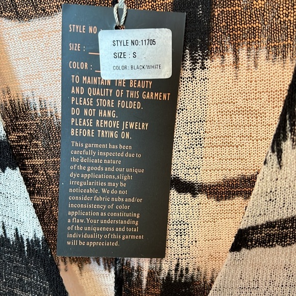 Metric sheer shawl size small - Picture 6 of 8